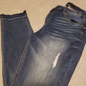 SKINNY RAW HEM JEANS